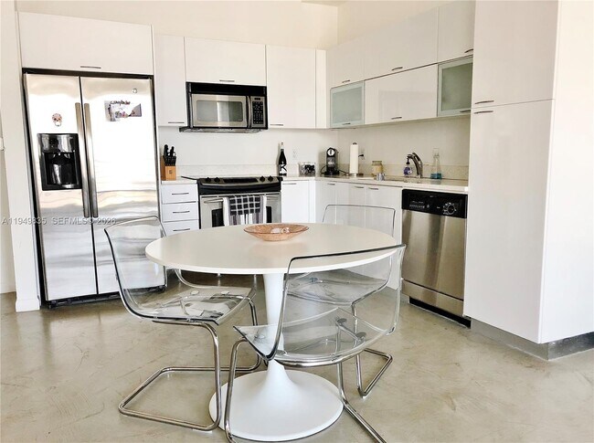 Building Photo - 234 NE 3rd St