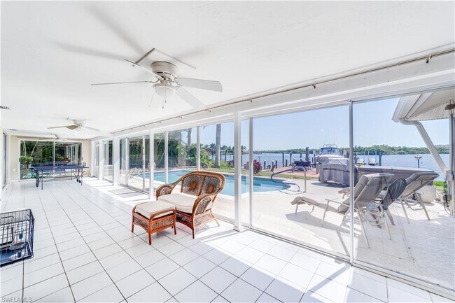 Building Photo - 818 Cal Cove Dr