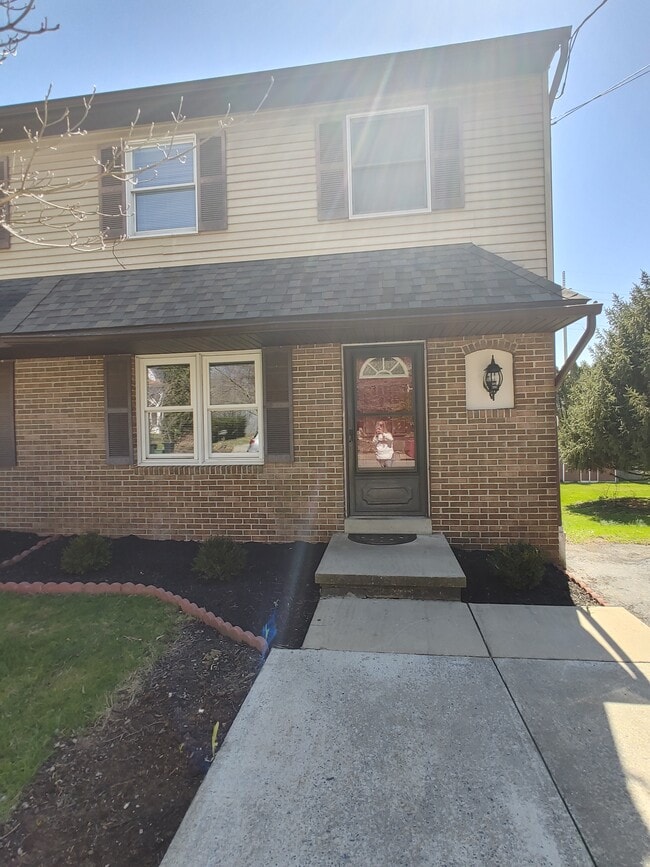 Building Photo - 110 Froelich Ave