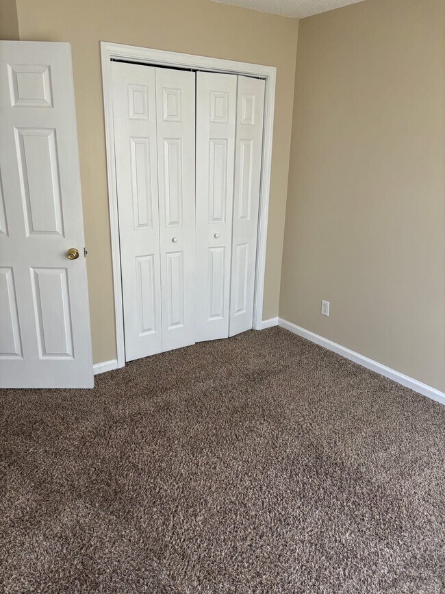 Foto del edificio - 121 Faybrook Dr