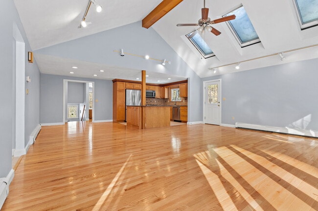 Building Photo - 77 Colonial Rd