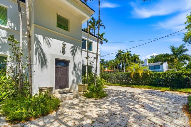 Foto del edificio - 5824 Alton Rd