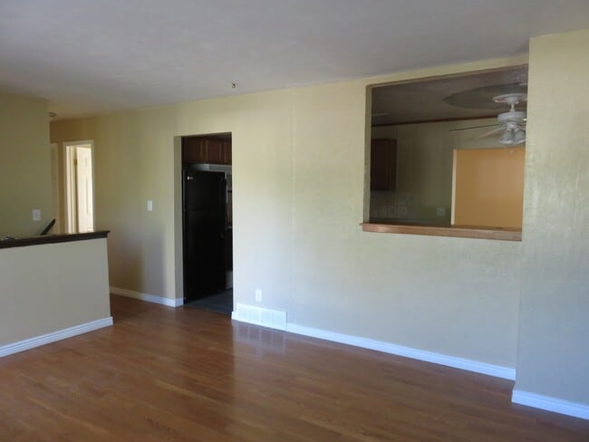 Building Photo - 155 Pike St