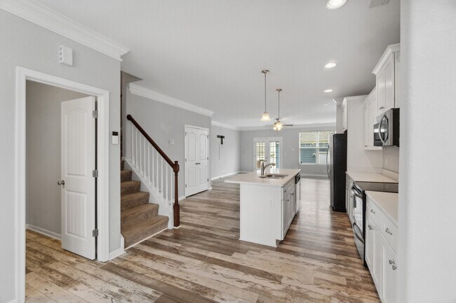 Building Photo - 930 Hillside Ave