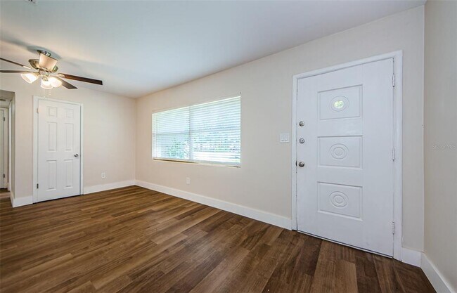 Foto del edificio - 1310 Robin Hood Ln