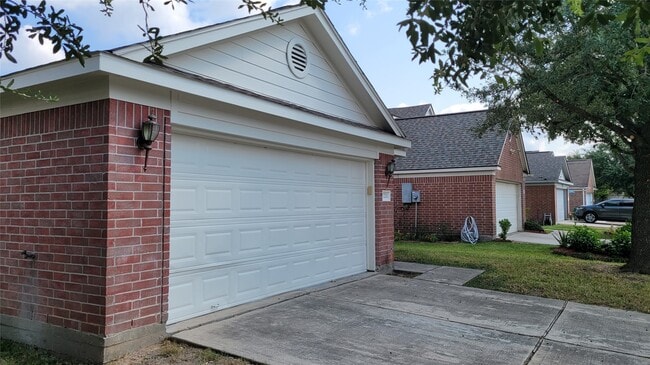 Foto del edificio - 7211 Foxwalk Ln