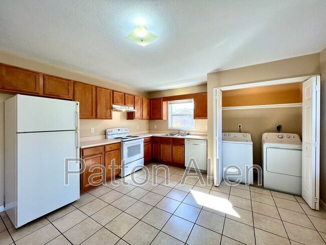 Building Photo - 8 Zell Ln