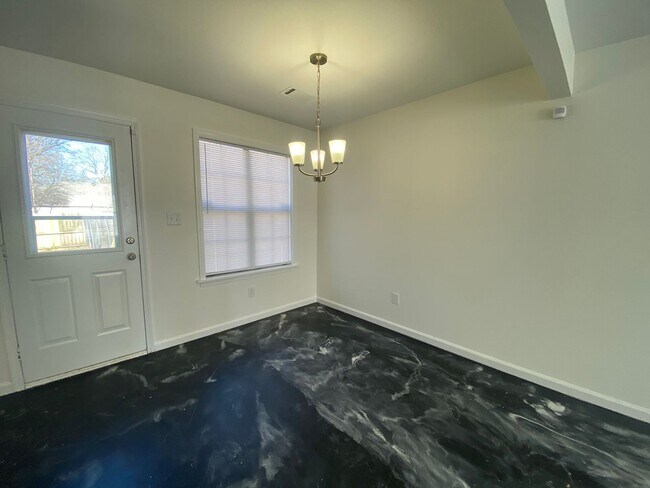Foto del edificio - 2502 Jeanne McQueen Pl