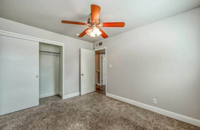 Foto del edificio - 2234 E Rialto Ave