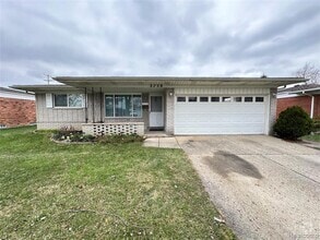 Building Photo - 2759 Saratoga Dr