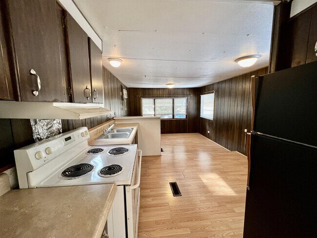 Building Photo - 10 Mandalay Dr