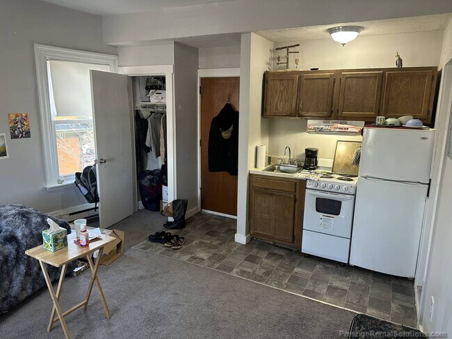 Building Photo - 582 Cambridge St