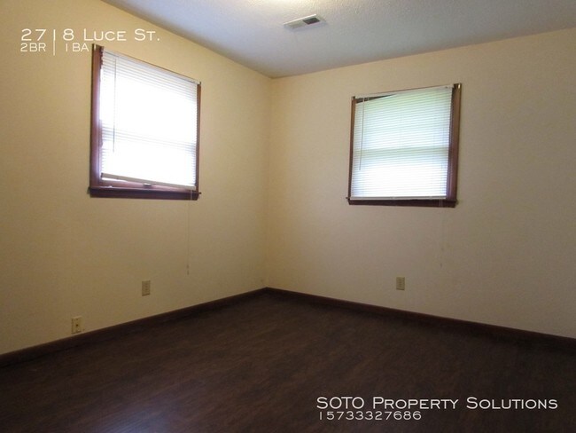 Building Photo - 2BD/1BD Pet Friendly Duplex