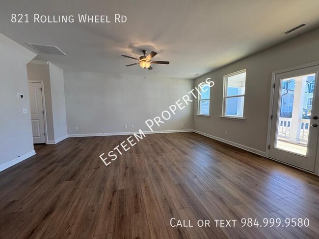 Foto del edificio - 821 Rolling Wheel Rd