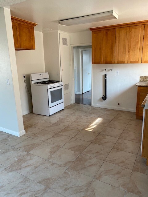 Kitchen - 2610 Florida St