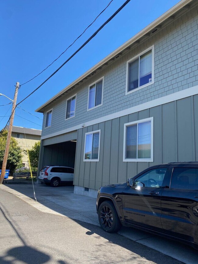 Foto del edificio - 773-777 East 18th Ave