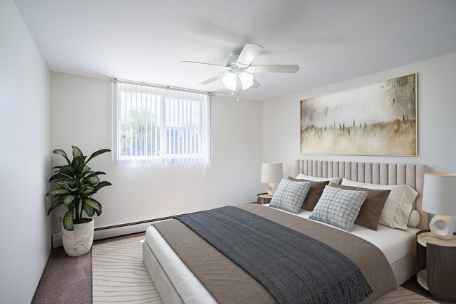 Coon Rapids, MN Robinwood Apartments | Bedroom - Robinwood