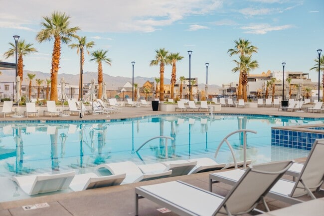 Building Photo - Amenities Galore! Desert Color 3 Bed townhome