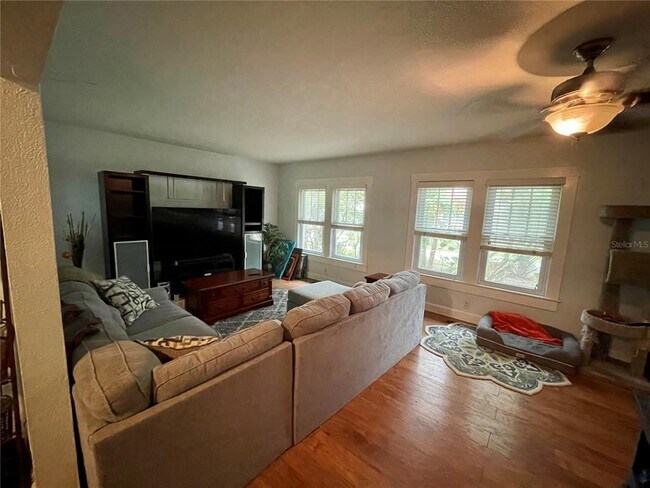 Foto del edificio - 2120 8th Ave W