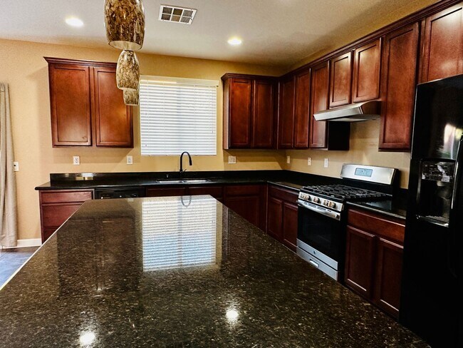 Foto del edificio - Providence!  Gorgeous 5 bedroom!