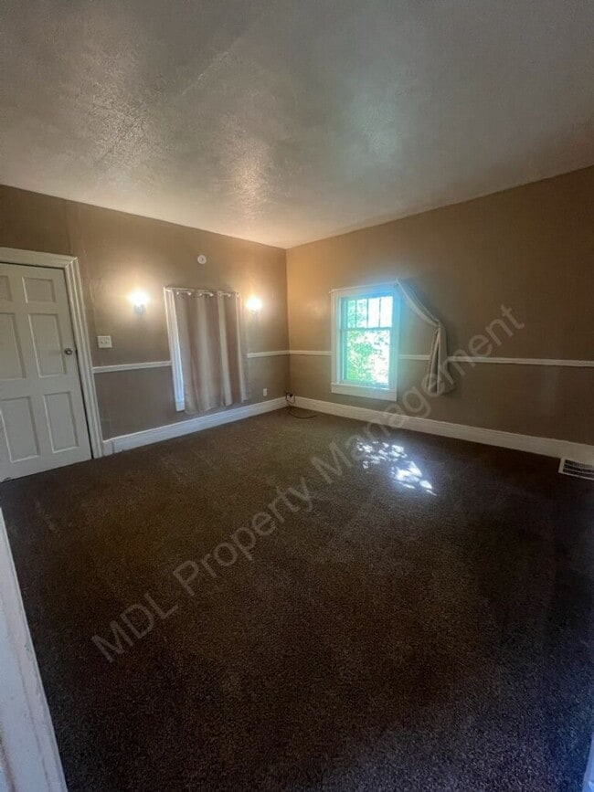 Building Photo - 707 N Woodbridge St