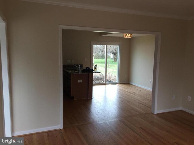 Building Photo - 8904 Cherry St