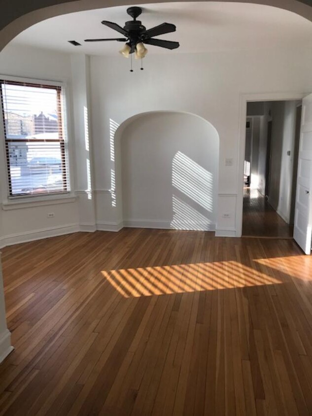 Dining Room - 5304 N Clark St