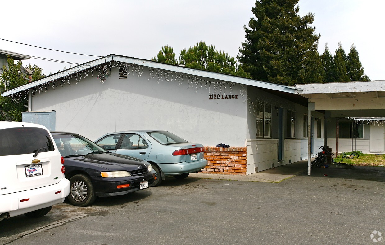 Building Photo - 1120 Lance Dr