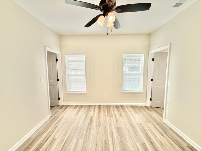 Building Photo - Modern 2-Bedroom Duplex