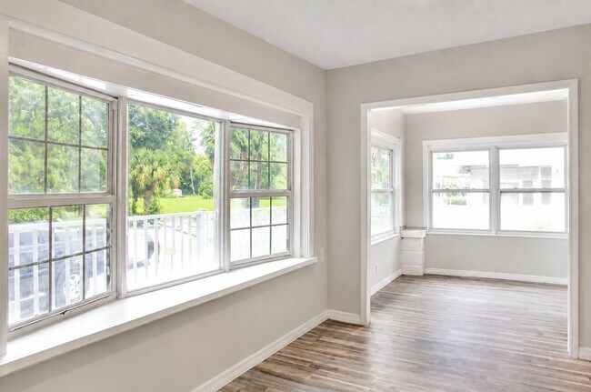 Building Photo - 1374 Agnes St