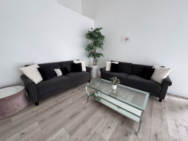 Foto del edificio - 7822 Shadyspring Dr