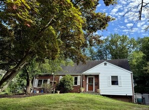 Building Photo - 8 Windmill Ln