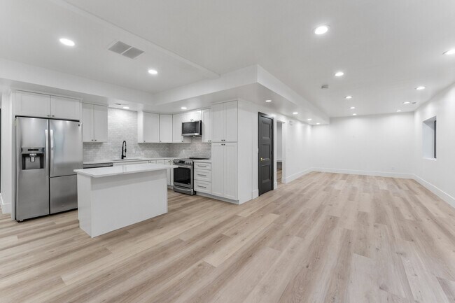 Foto del edificio - 807 N 200 E
