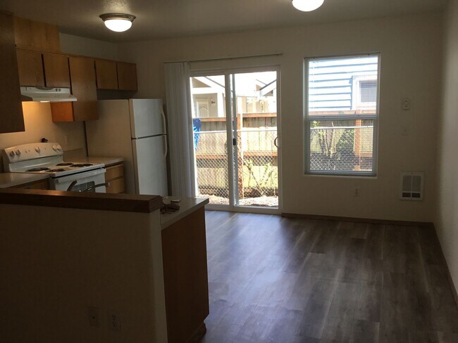 Building Photo - 1092000