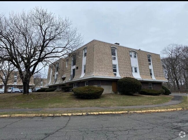 Building Photo - 1172 Middle Turnpike W