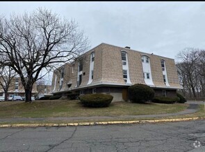 Building Photo - 1172 Middle Turnpike W