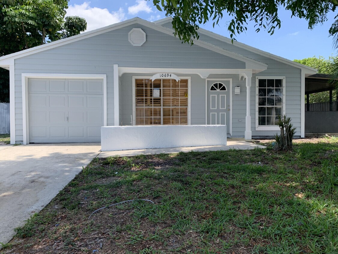 Primary Photo - 10694 Summertime Ln