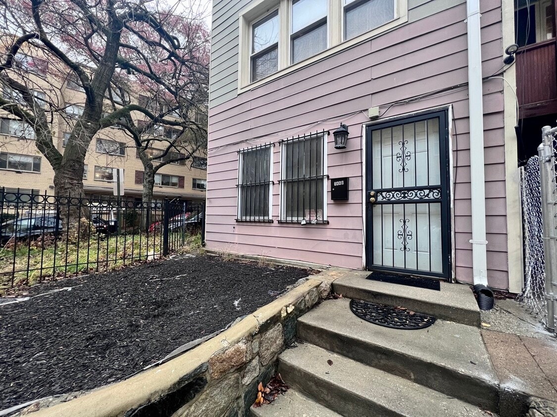 Primary Photo - 1446 Parkwood Pl NW