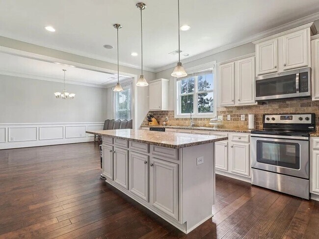 Foto del edificio - Stunning 4BR House in Columbia