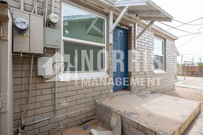 Foto del edificio - Multi-Unit Space Available NOW!