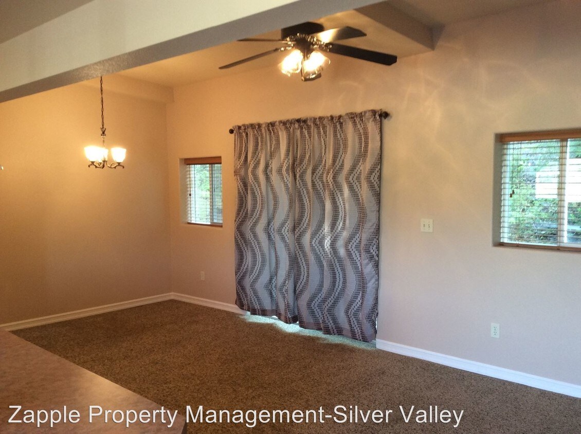 Building Photo - 43143 Riverview Dr