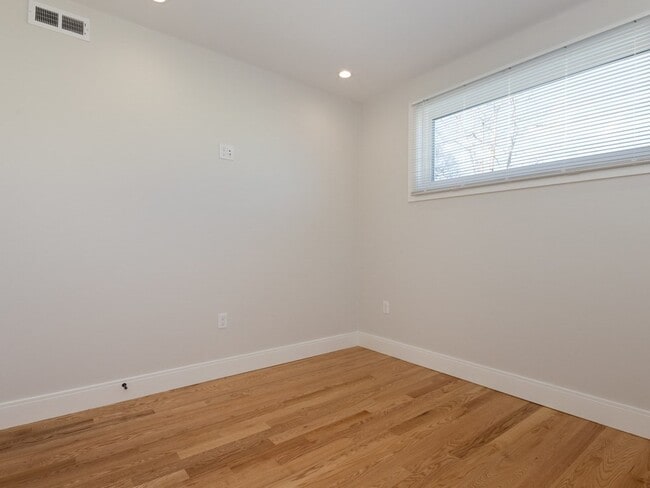 Building Photo - 5 Tovar St