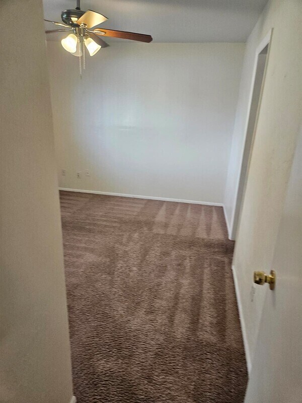 Building Photo - 702 Gilbert Ave S