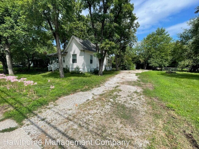 Building Photo - 2 br, 1 bath House - 102 West Boulevard, N...