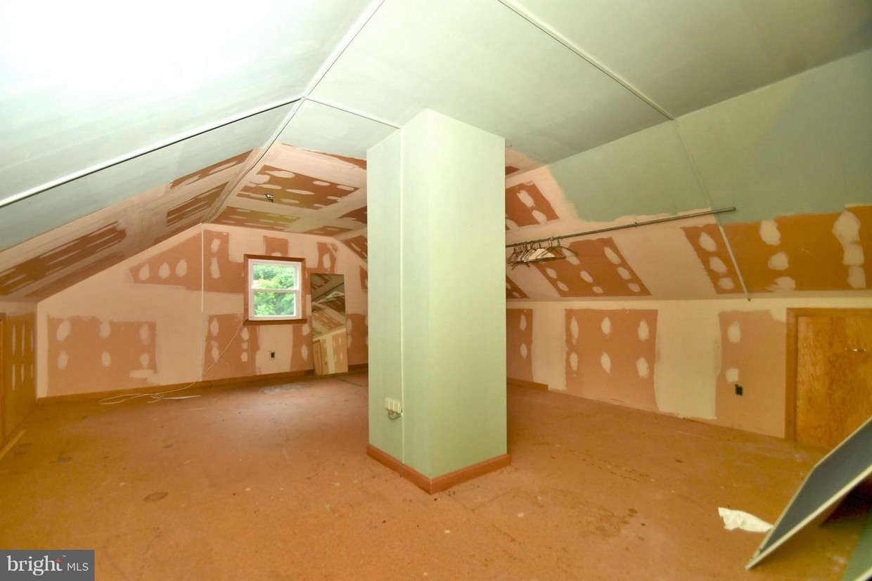 Primary Photo - 310 Bainbridge Rd