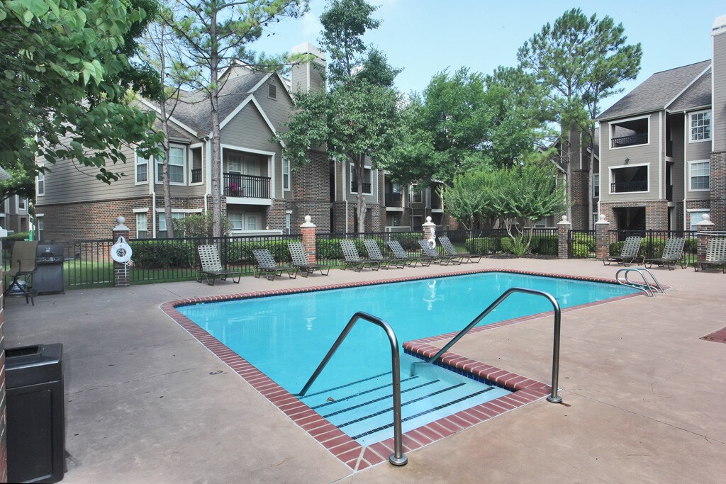 Riverside Park Apartments in Tulsa, OK