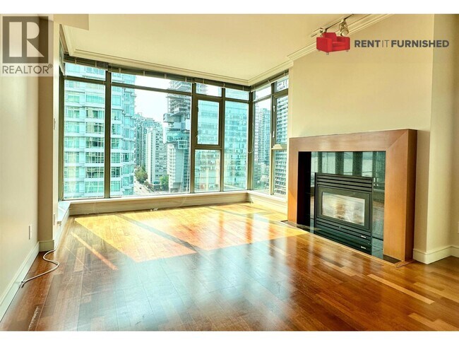 Photo du bâtiment - 1680 Bayshore Dr.