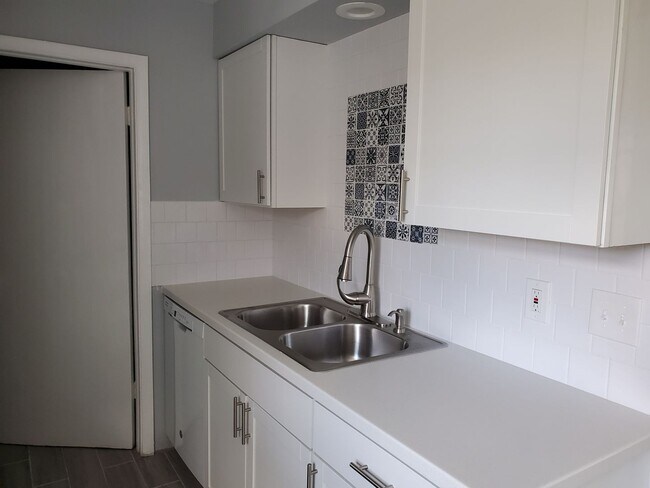 Building Photo - 25 Andora St