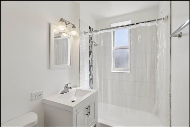 Interior Photo - 7144 S Jeffery