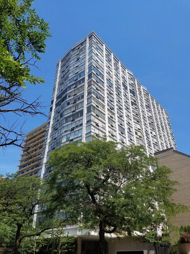 Building Photo - 5757 N Sheridan Rd